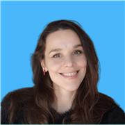 Facilitatrice di sviluppo personale, con 5 anni di esperienza in comunicazione internazionale e team culture, offre sessioni individuali di leadership altamente interattive, adattate alla tua persona e al tuo stile, a Padova e online.